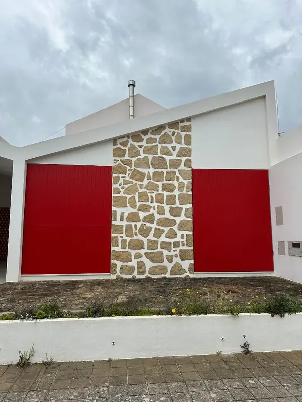 House facade with a natural stone veneer feature wall